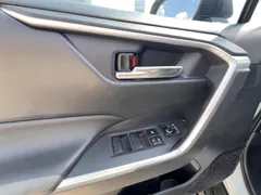 2022 Toyota RAV4 2.0L CVT 2WD Fashion, белый — фото 15