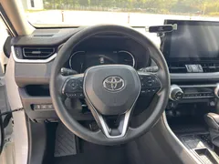 2022 Toyota RAV4 2.0L CVT 2WD Fashion, белый — фото 17