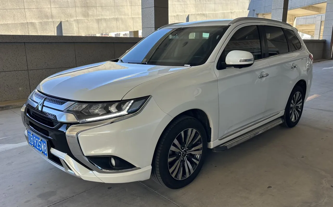 2021 Mitsubishi Outlander 2.4L 4WD 7-seat
