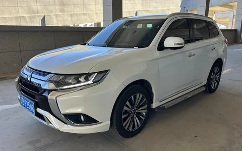2021 Mitsubishi Outlander 2.4L 4WD 7-seat