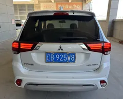 2021 Mitsubishi Outlander 2.4L 4WD 7-seat, белый — фото 5