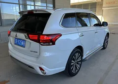 2021 Mitsubishi Outlander 2.4L 4WD 7-seat, белый — фото 6