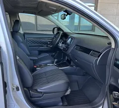 2021 Mitsubishi Outlander 2.4L 4WD 7-seat, белый — фото 9