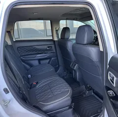 2021 Mitsubishi Outlander 2.4L 4WD 7-seat, белый — фото 10