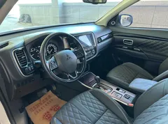 2021 Mitsubishi Outlander 2.4L 4WD 7-seat, белый — фото 14