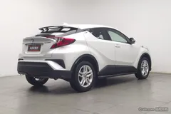 2022 Toyota C-HR 2.0L Leading, белый — фото 2