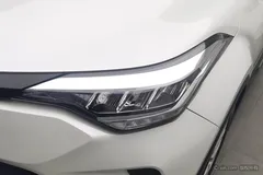 2022 Toyota C-HR 2.0L Leading, белый — фото 5
