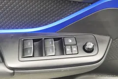 2022 Toyota C-HR 2.0L Leading, белый — фото 12