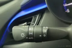 2022 Toyota C-HR 2.0L Leading, белый — фото 24