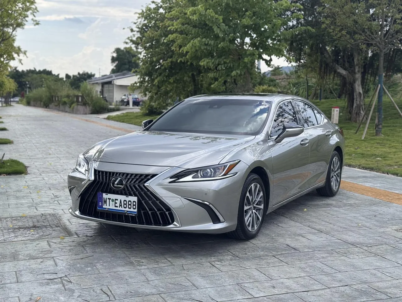 2022 Lexus ES 200 Excellence