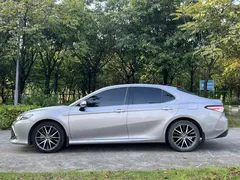 2021 Toyota Camry 2.5G Luxury — фото 6
