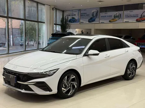 2023 Hyundai Elantra 1.5L CVT LUX Premium