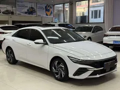 2023 Hyundai Elantra 1.5L CVT LUX Premium, белый — фото 3