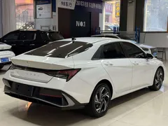2023 Hyundai Elantra 1.5L CVT LUX Premium, белый — фото 4