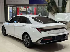 2023 Hyundai Elantra 1.5L CVT LUX Premium, белый — фото 6