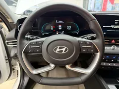 2023 Hyundai Elantra 1.5L CVT LUX Premium, белый — фото 11