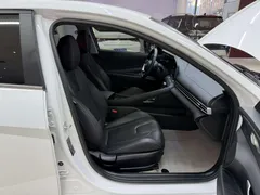 2023 Hyundai Elantra 1.5L CVT LUX Premium, белый — фото 21