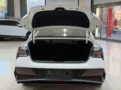 2023 Hyundai Elantra 1.5L CVT LUX Premium, белый — фото 24