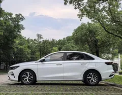2023 Geely Emgrand 4th Gen Champion 1.5L MT Luxury, белый — фото 7