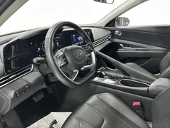 2022 Hyundai Elantra 1.5L CVT LUX Premium, белый — фото 9
