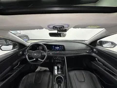 2022 Hyundai Elantra 1.5L CVT LUX Premium, белый — фото 10