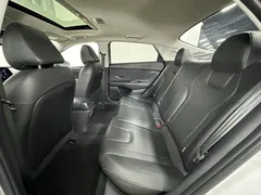 2022 Hyundai Elantra 1.5L CVT LUX Premium, белый — фото 13