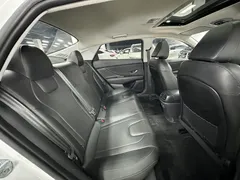 2022 Hyundai Elantra 1.5L CVT LUX Premium, белый — фото 14