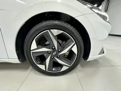 2022 Hyundai Elantra 1.5L CVT LUX Premium, белый — фото 18