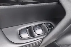 2022 Nissan X-Trail 2.0L 2WD Premium, белый — фото 12