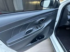 2022 Toyota Yaris L Zhixuan 1.5L CVT Leading Plus, белый — фото 14
