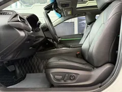 2021 Toyota Camry 2.5G Luxury, белый — фото 3