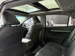 2021 Toyota Camry 2.5G Luxury, белый — фото 4
