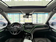 2021 Toyota Camry 2.5G Luxury, белый — фото 7