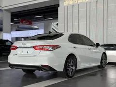 2021 Toyota Camry 2.5G Luxury, белый — фото 10