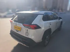 2021 Toyota RAV4 2.0L CVT 2WD Fashion Plus, белый — фото 2
