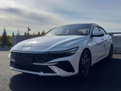 2023 Hyundai Elantra 1.5L CVT LUX Premium, белый — фото 1