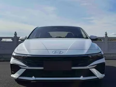 2023 Hyundai Elantra 1.5L CVT LUX Premium, белый — фото 2