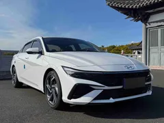 2023 Hyundai Elantra 1.5L CVT LUX Premium, белый — фото 3