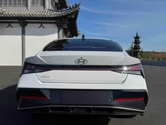 2023 Hyundai Elantra 1.5L CVT LUX Premium, белый — фото 5