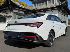 2023 Hyundai Elantra 1.5L CVT LUX Premium, белый — фото 6