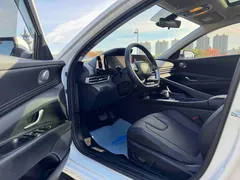 2023 Hyundai Elantra 1.5L CVT LUX Premium, белый — фото 7