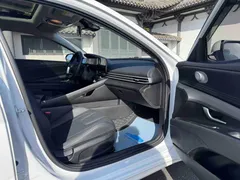 2023 Hyundai Elantra 1.5L CVT LUX Premium, белый — фото 10