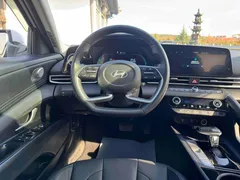 2023 Hyundai Elantra 1.5L CVT LUX Premium, белый — фото 16