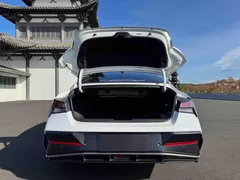 2023 Hyundai Elantra 1.5L CVT LUX Premium, белый — фото 20