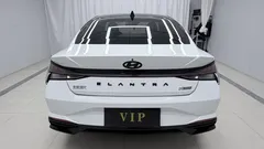2022 Hyundai Elantra 1.5L CVT LUX Premium, белый — фото 5