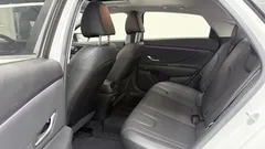 2022 Hyundai Elantra 1.5L CVT LUX Premium, белый — фото 17