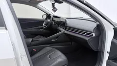 2022 Hyundai Elantra 1.5L CVT LUX Premium, белый — фото 21