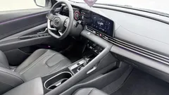 2022 Hyundai Elantra 1.5L CVT LUX Premium, белый — фото 22