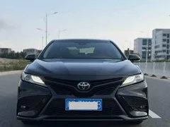 2023 Toyota Camry 2.5G Luxury, чёрный — фото 2
