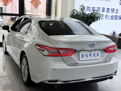2023 Toyota Camry 2.0G Luxury, белый — фото 9